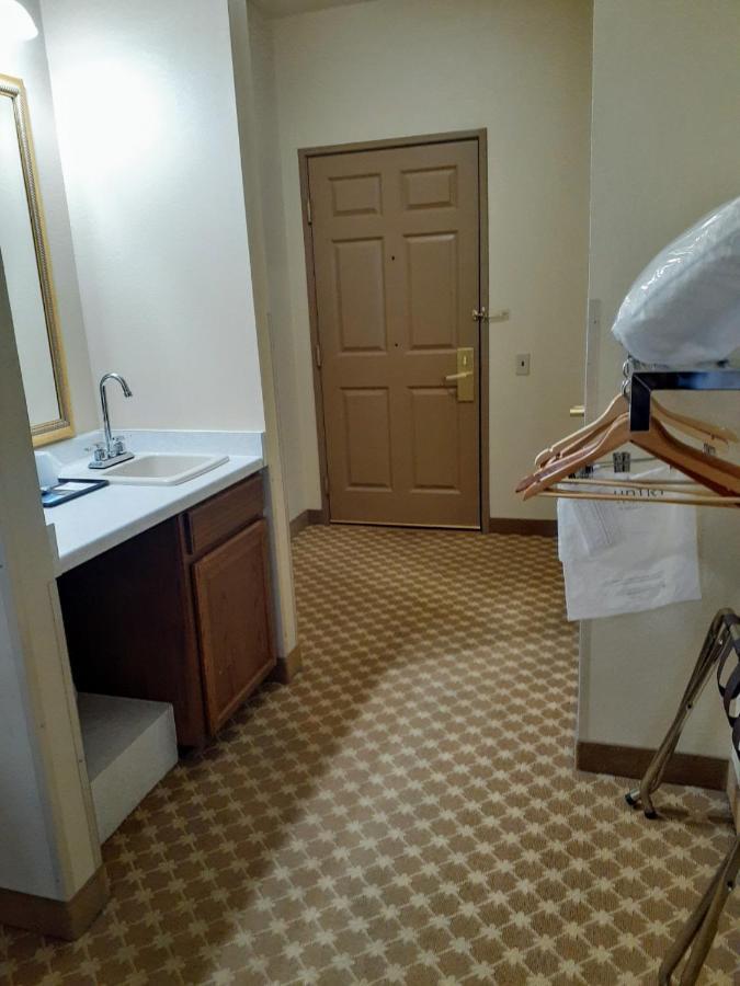Country Inn & Suites By Radisson, Freeport, Il Εξωτερικό φωτογραφία